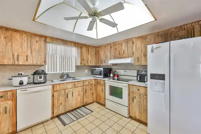 Listing Photo 11
