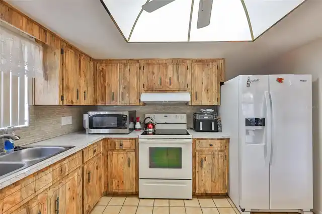 Listing Photo 12