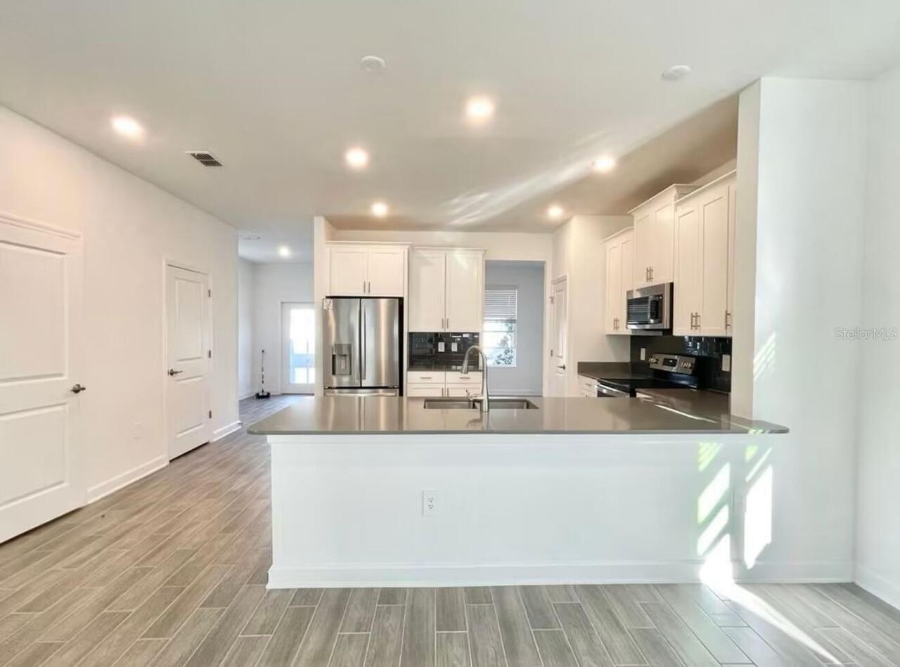 Listing Photo 11