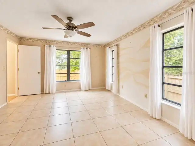 Listing Photo 10