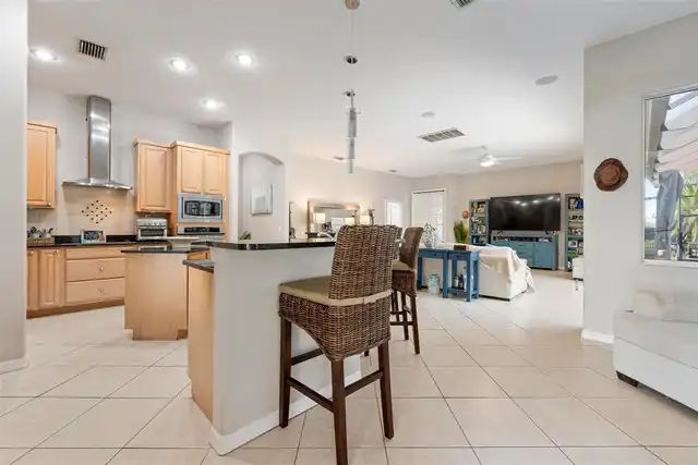 Listing Photo 11