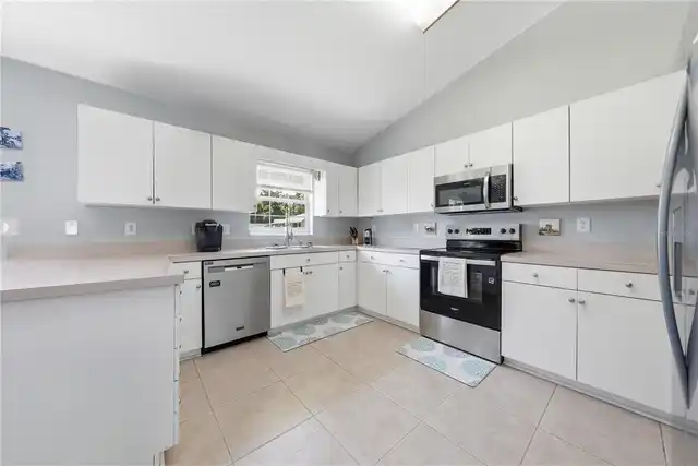 Listing Photo 14