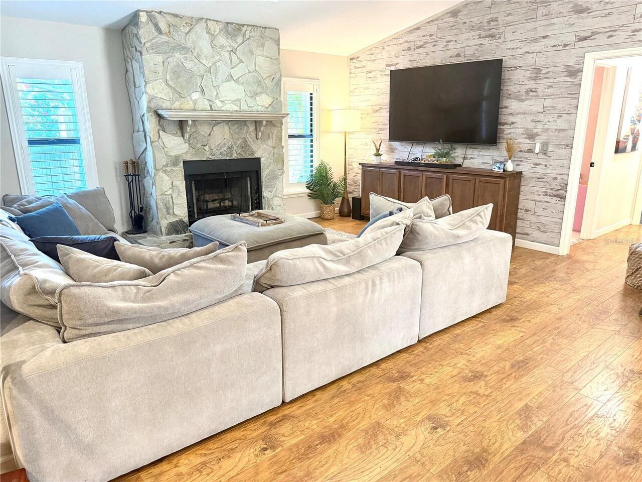 Listing Photo 9