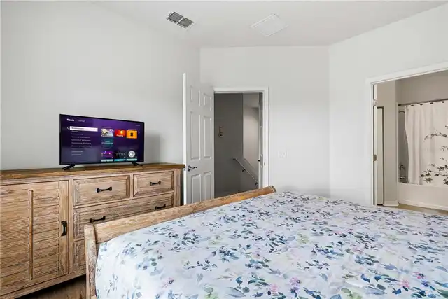 Listing Photo 10