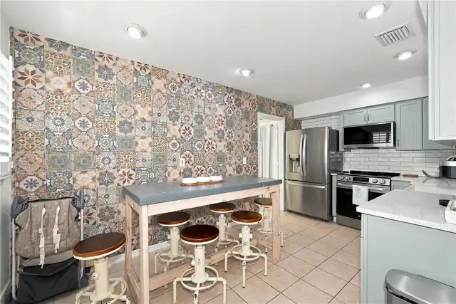 Listing Photo 11