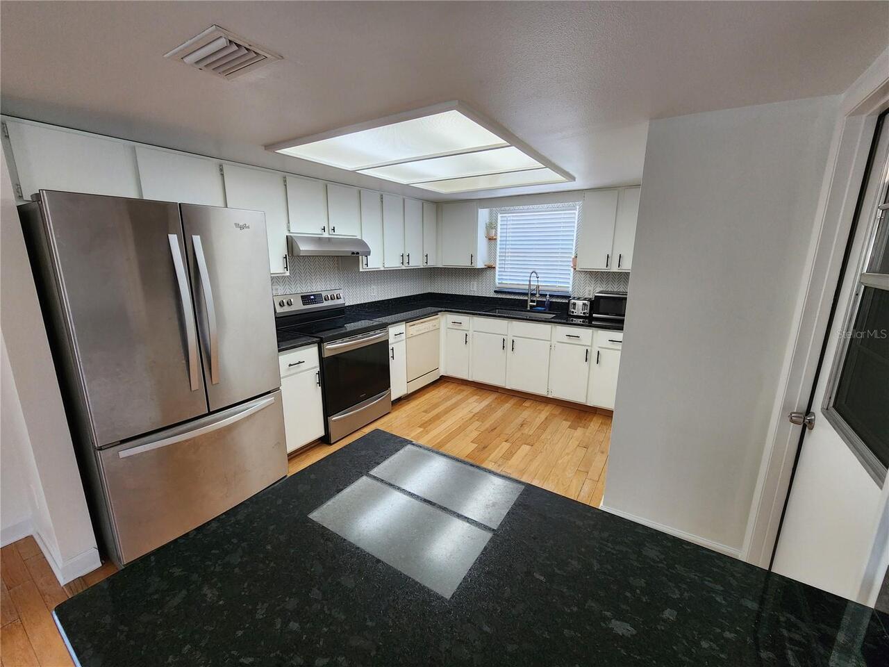 Listing Photo 9
