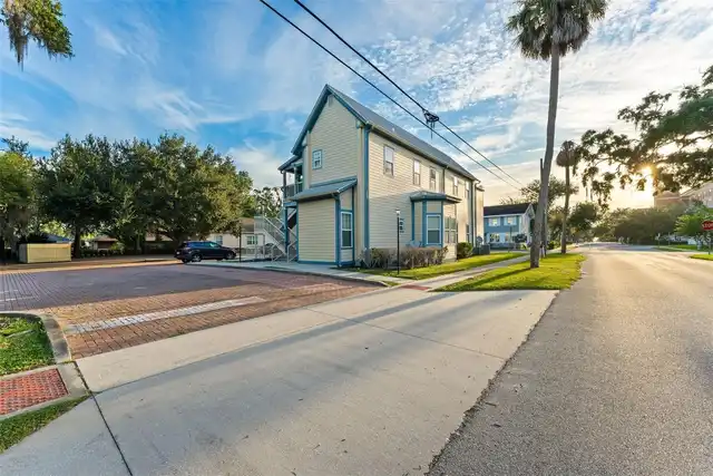 Listing Photo 12
