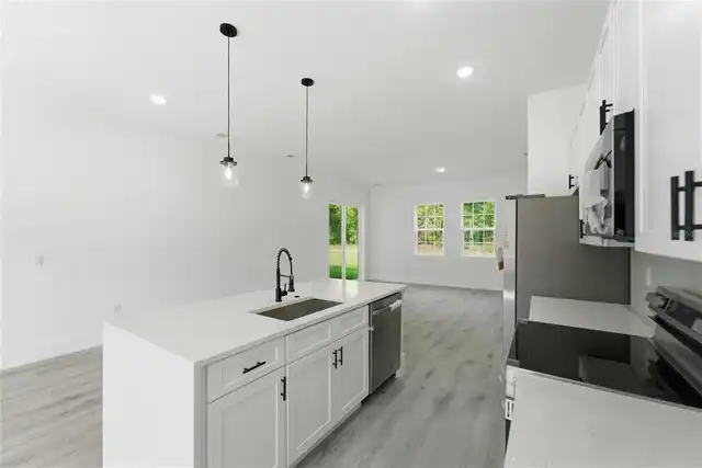 Listing Photo 8