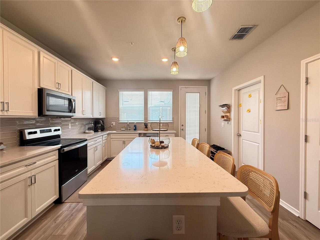 Listing Photo 12