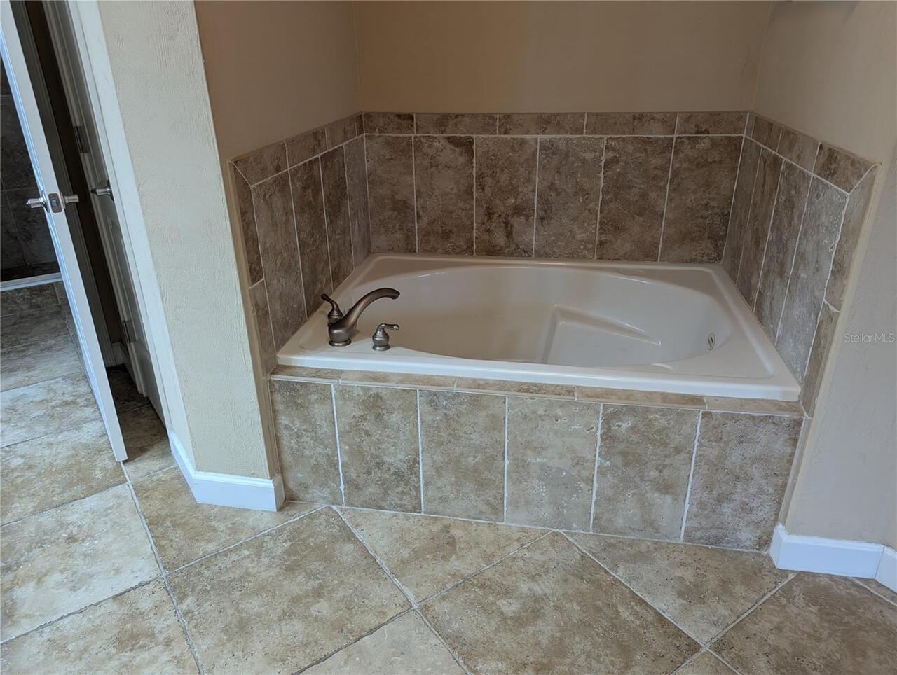 Listing Photo 12