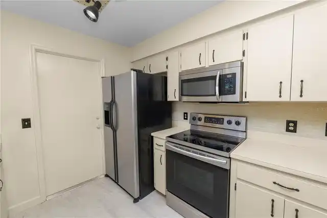 Listing Photo 8