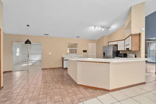 Listing Photo 10
