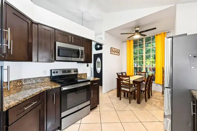Listing Photo 12