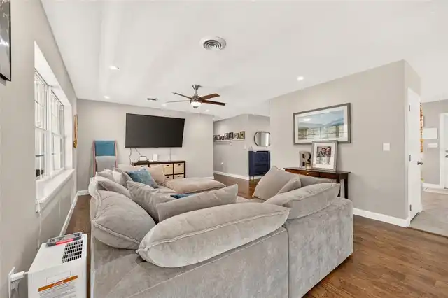Listing Photo 10