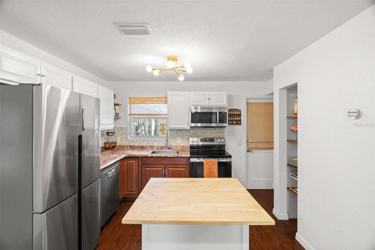 Listing Photo 11