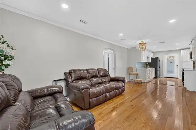 Listing Photo 10