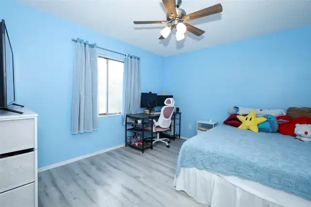 Listing Photo 12
