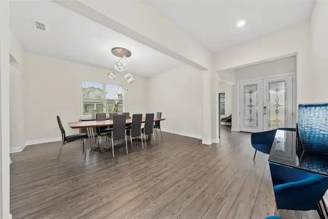 Listing Photo 11