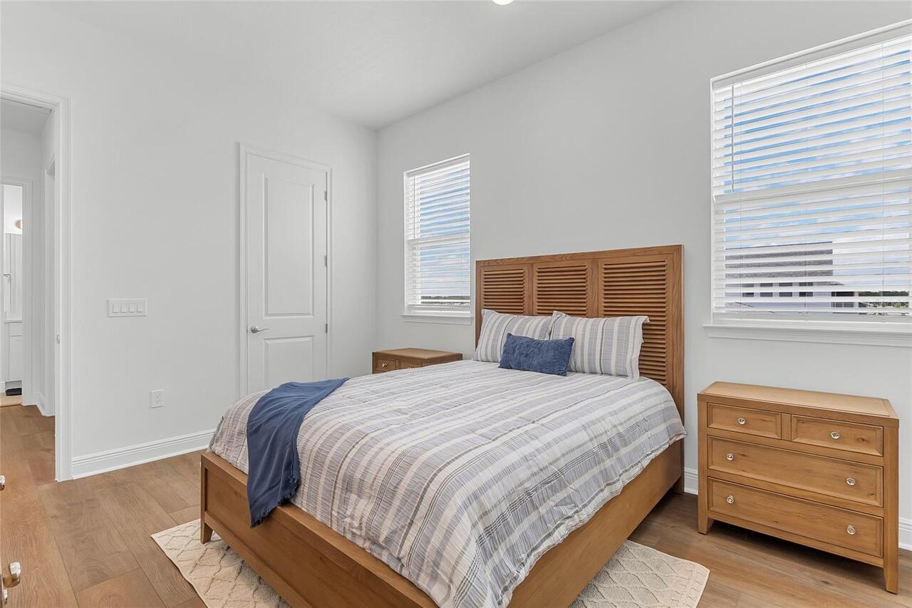 Listing Photo 12