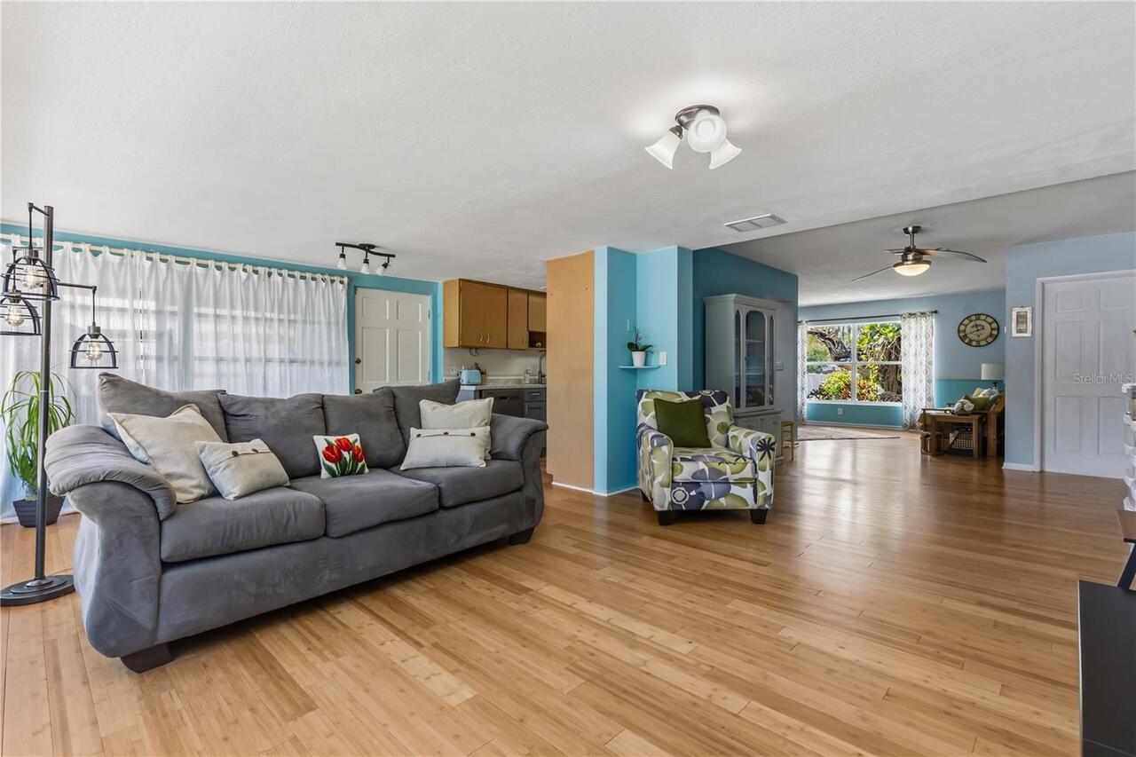 Listing Photo 8