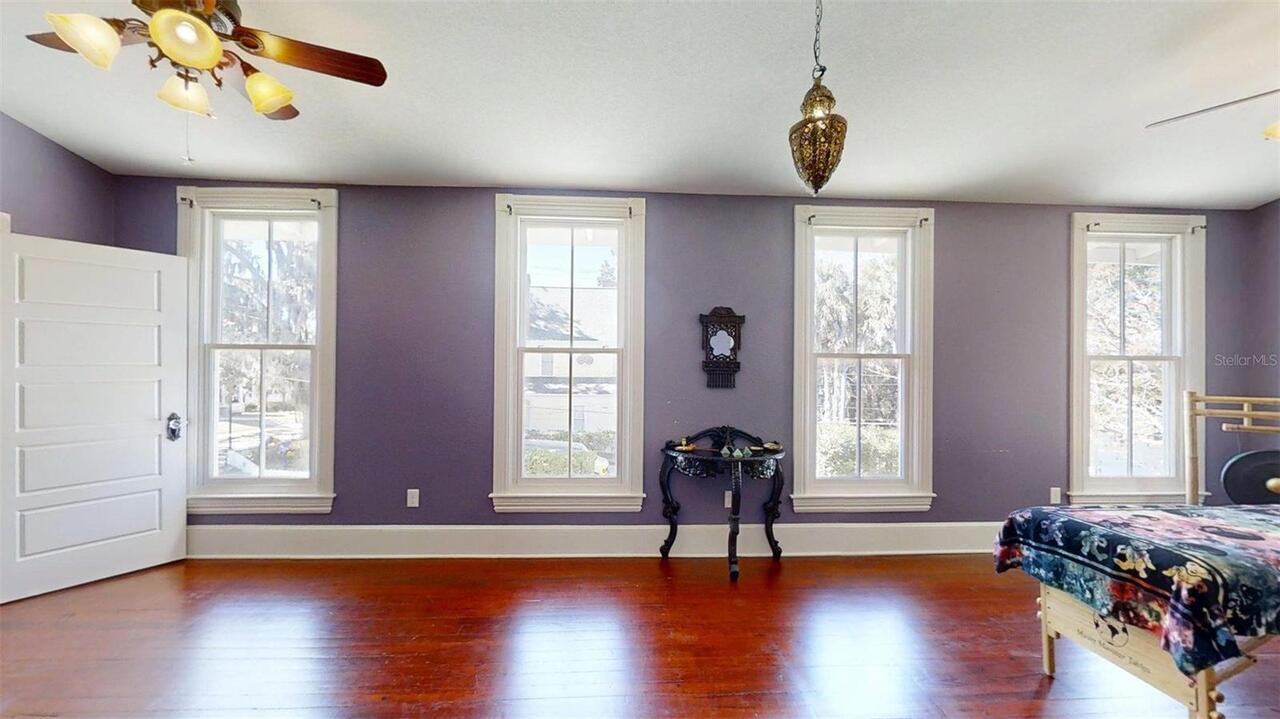 Listing Photo 8