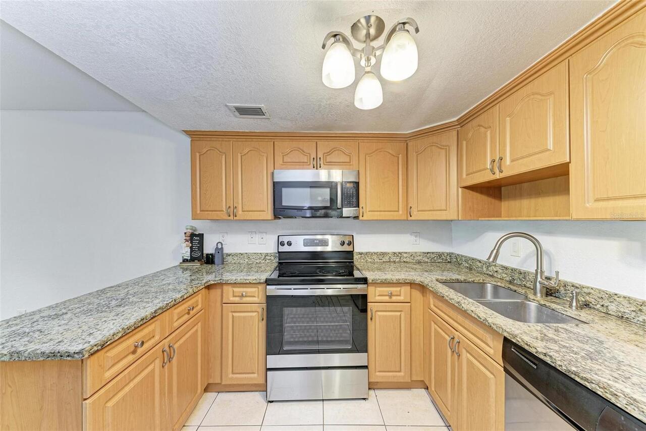 Listing Photo 12