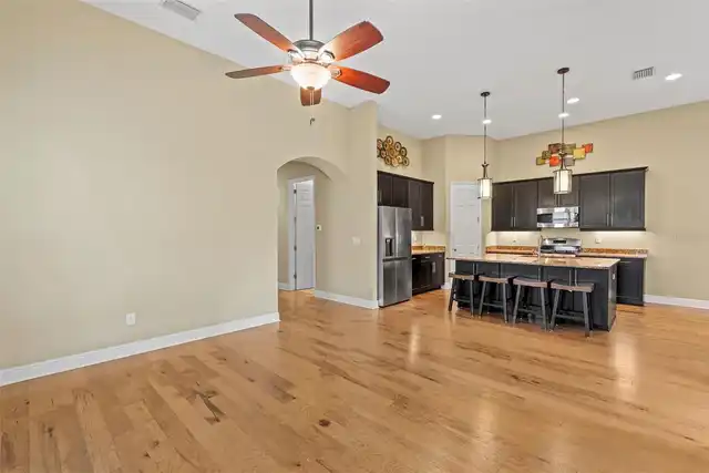 Listing Photo 8
