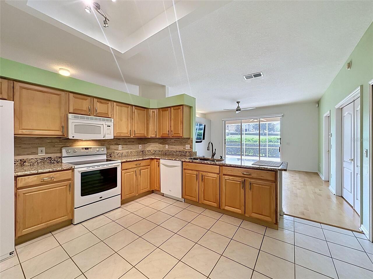 Listing Photo 12