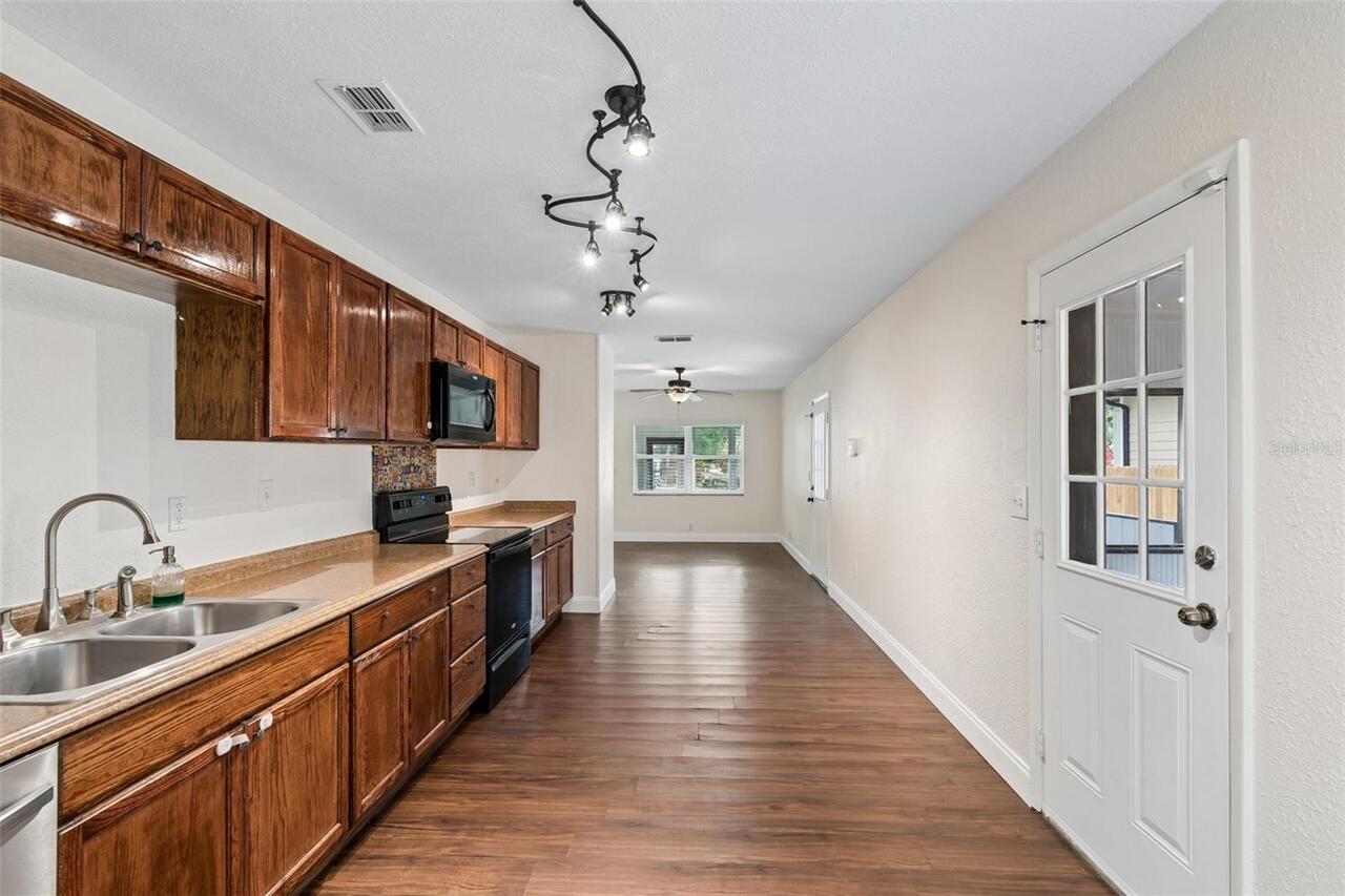 Listing Photo 16