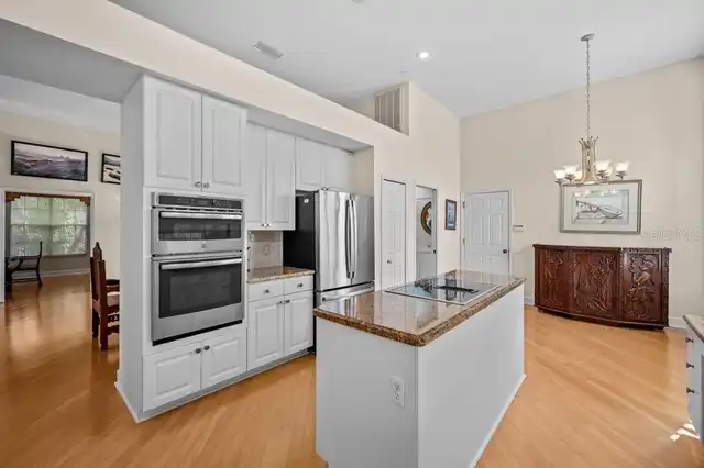 Listing Photo 12