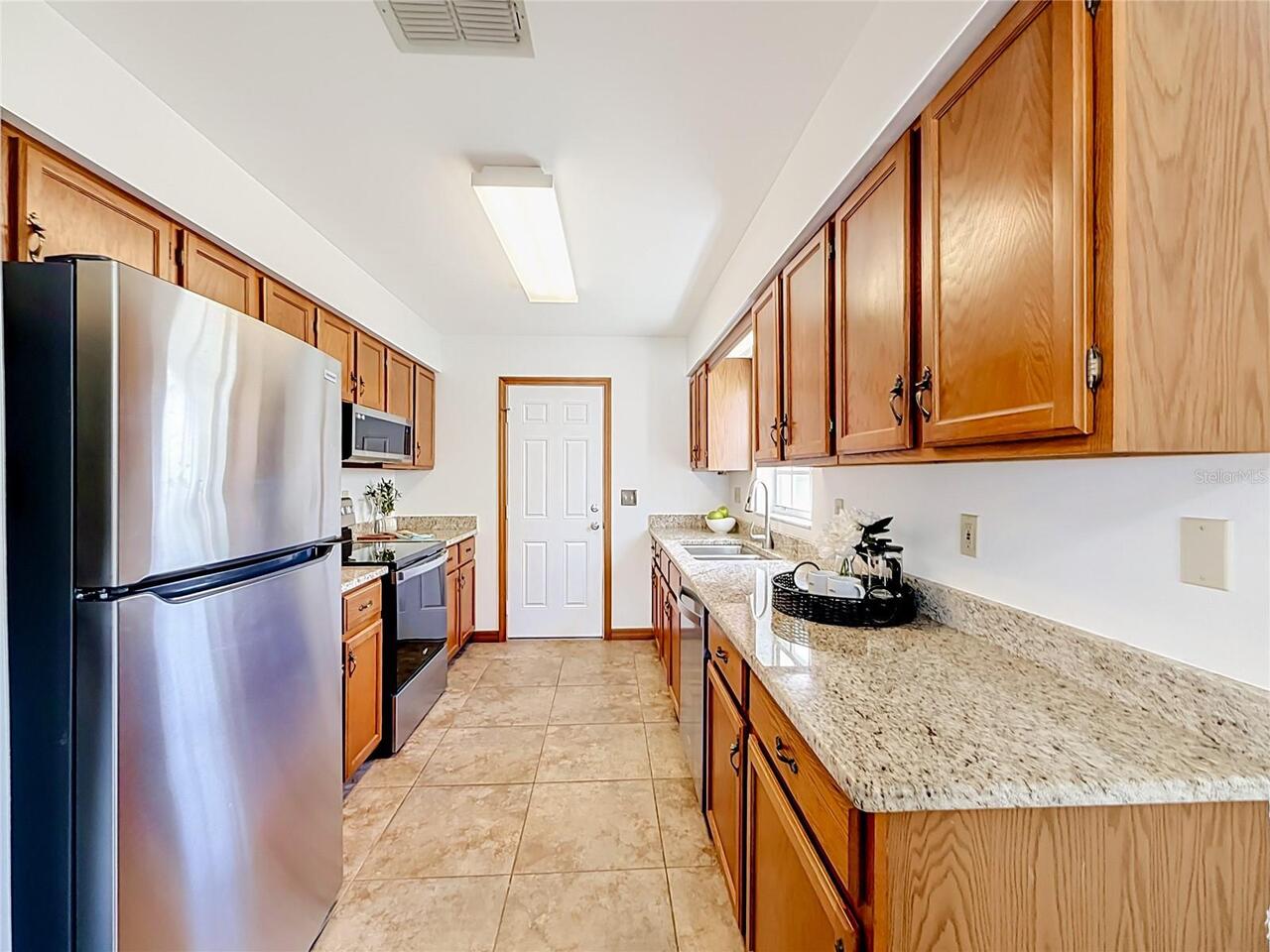 Listing Photo 8