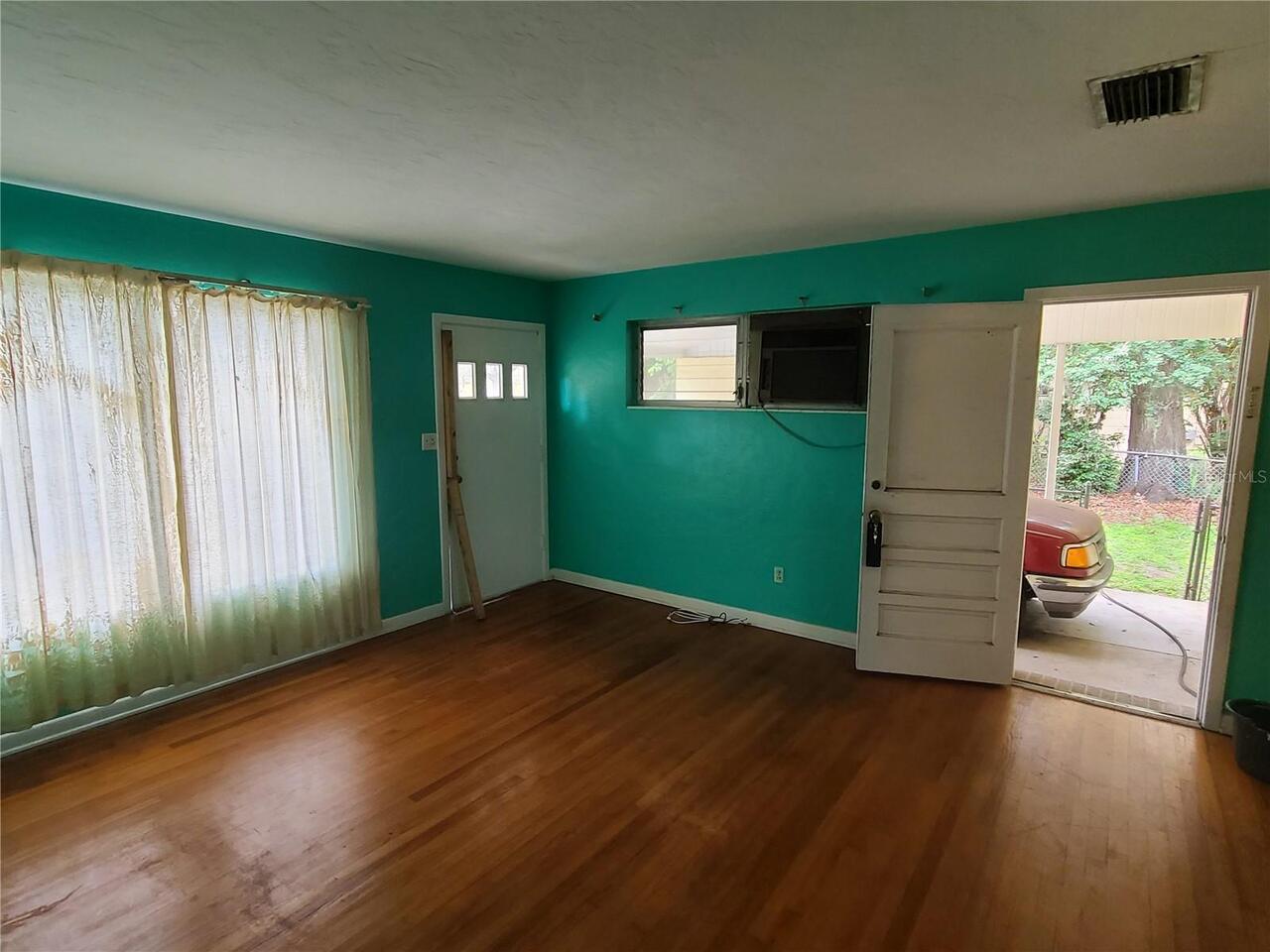 Listing Photo 10