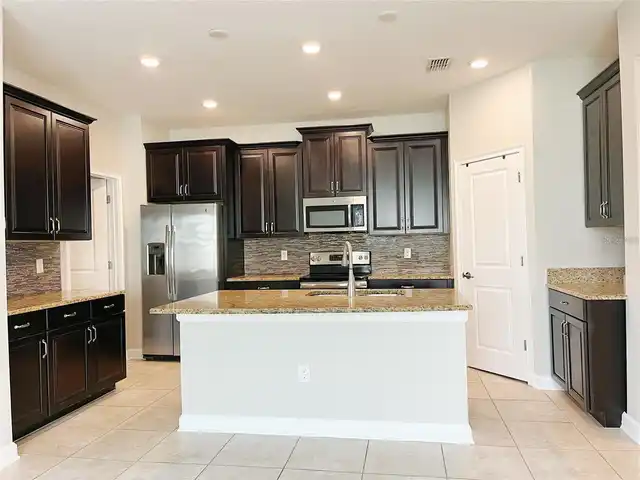 Listing Photo 12