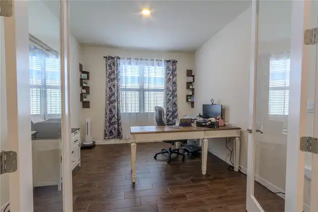 Listing Photo 8