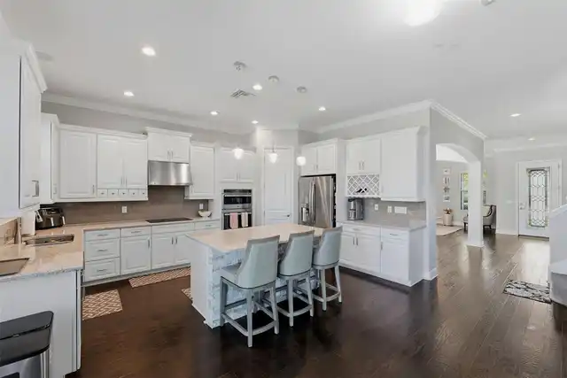Listing Photo 17