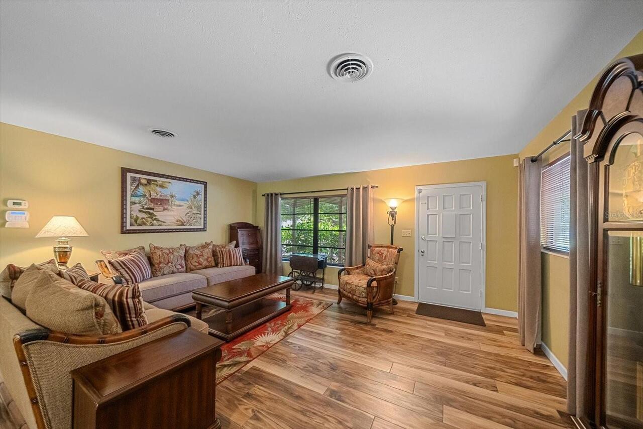Listing Photo 8