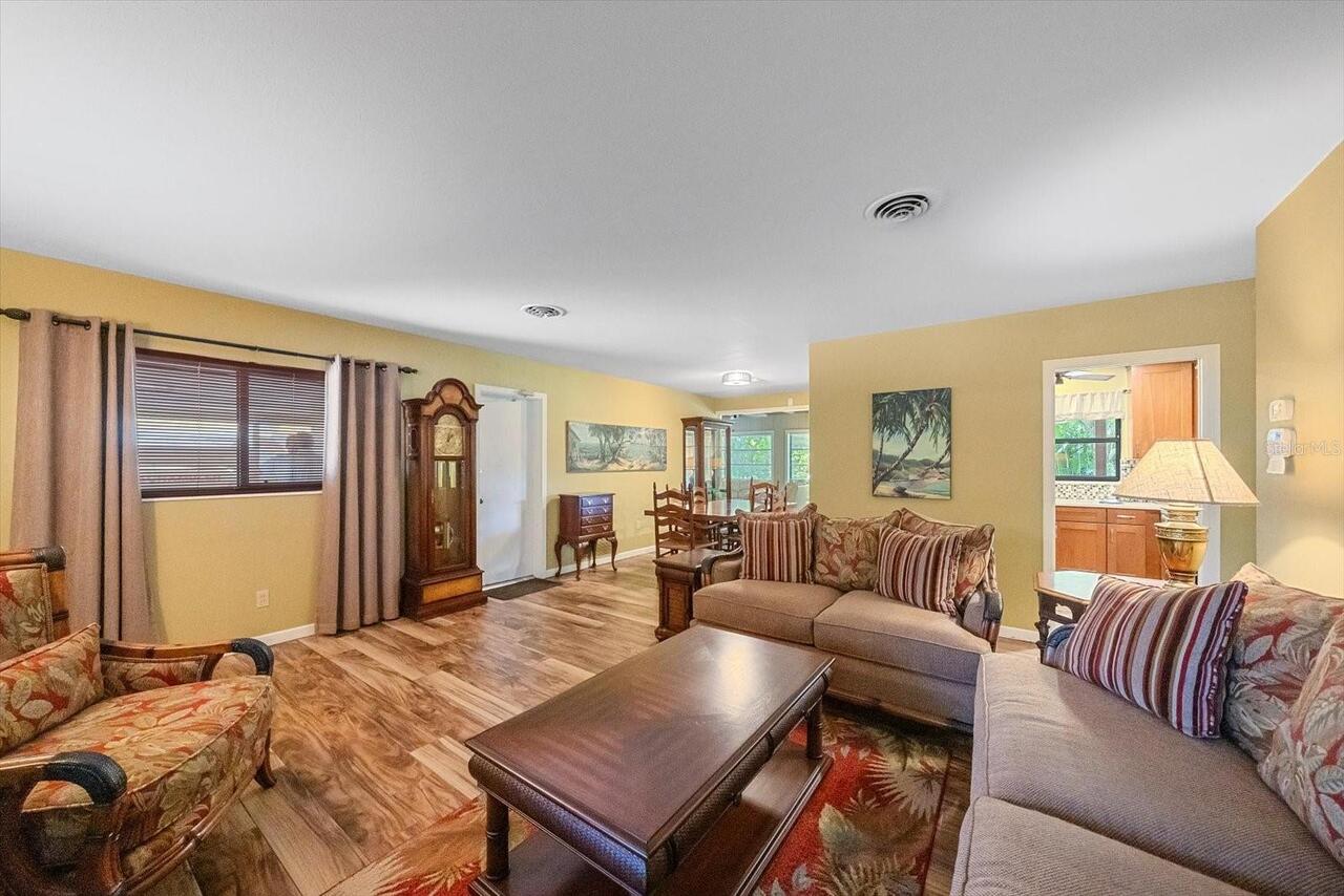Listing Photo 10