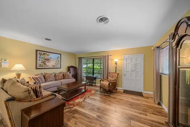 Listing Photo 8