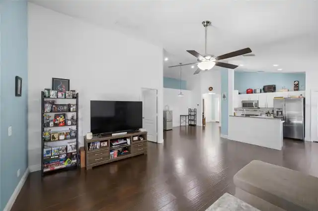 Listing Photo 9