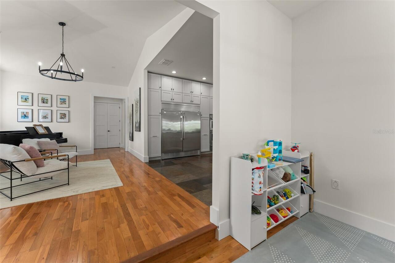 Listing Photo 12