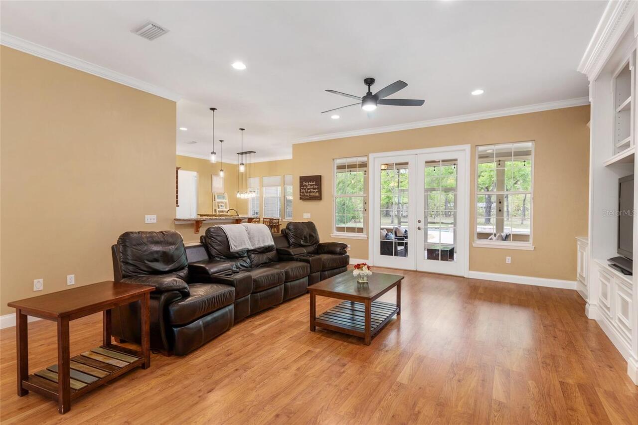 Listing Photo 11