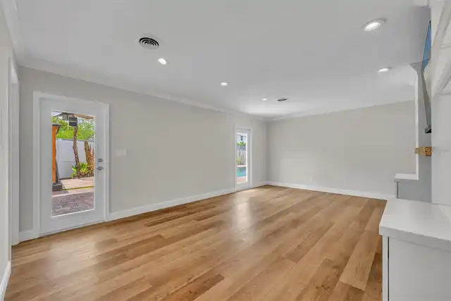 Listing Photo 16