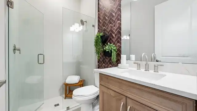 Listing Photo 11