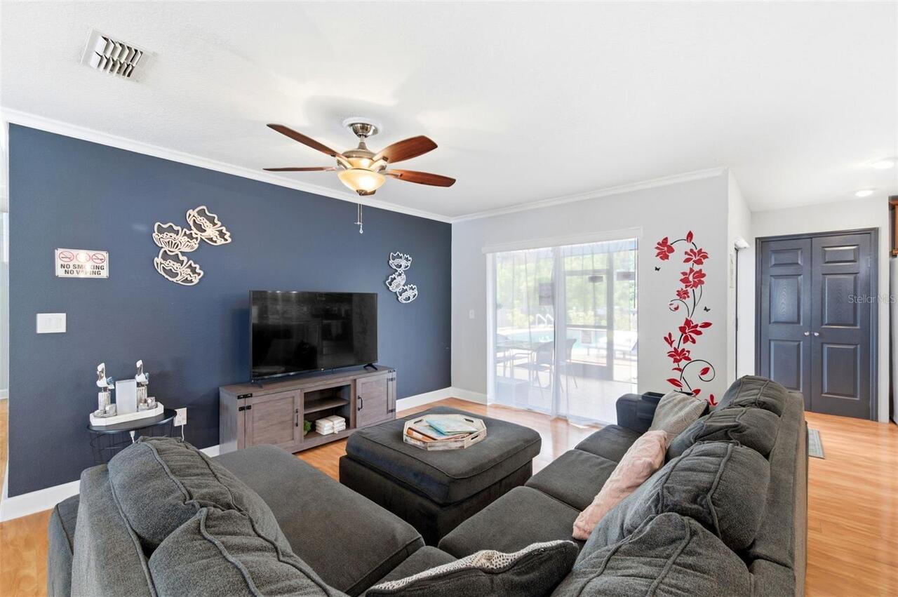 Listing Photo 12