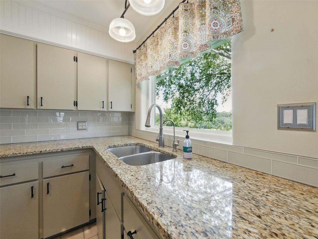 Listing Photo 11