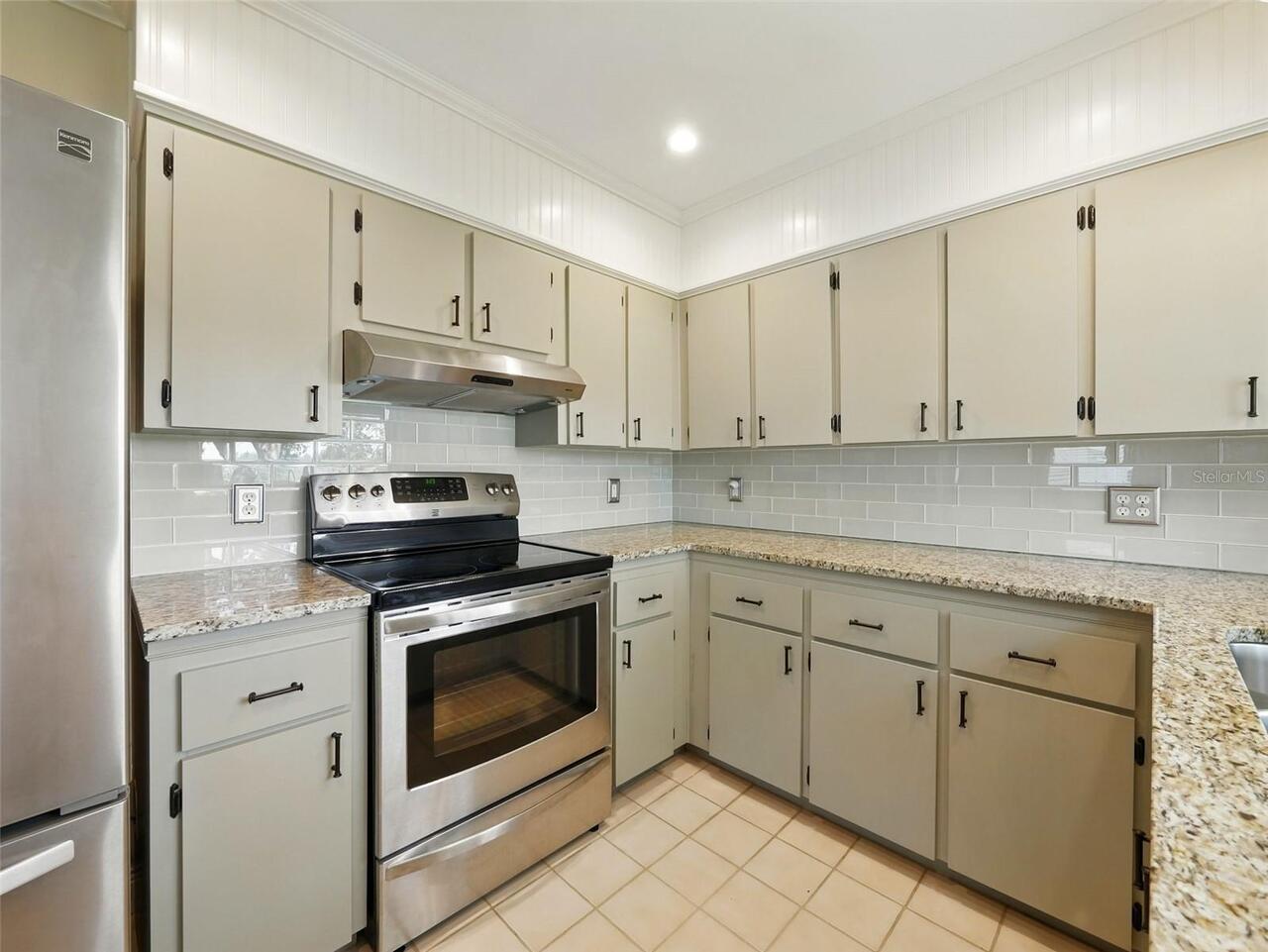 Listing Photo 12