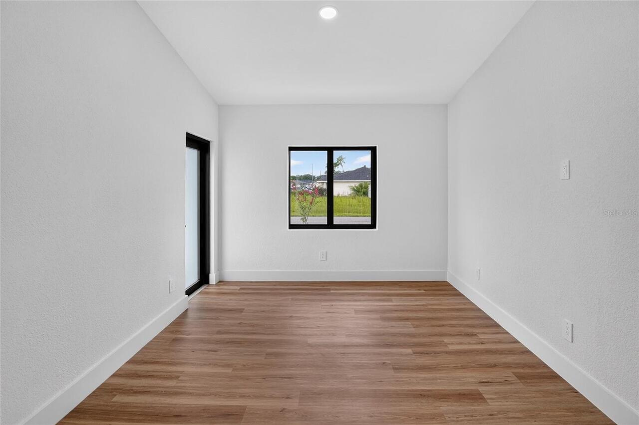 Listing Photo 14