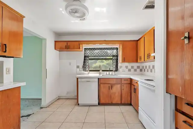 Listing Photo 14