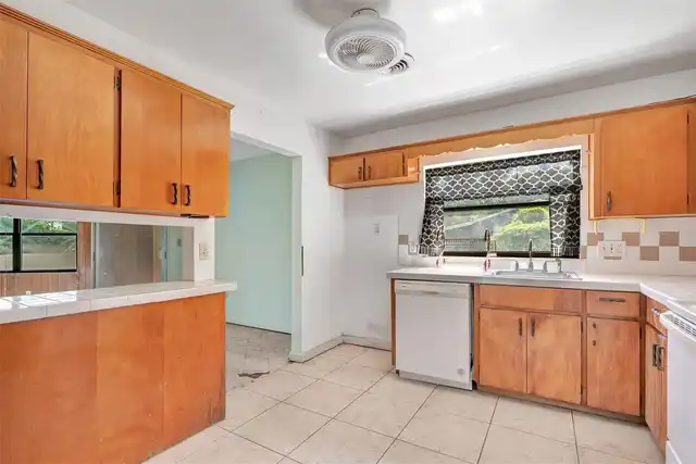 Listing Photo 15