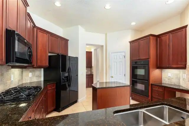 Listing Photo 11